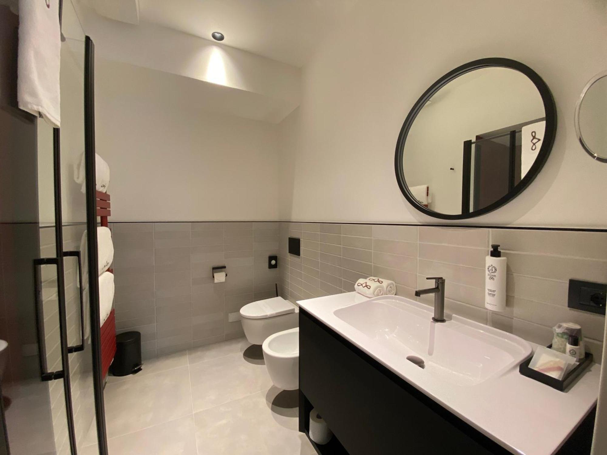 Wine San Carlo - Relais & - Boutique 4* Chiuro